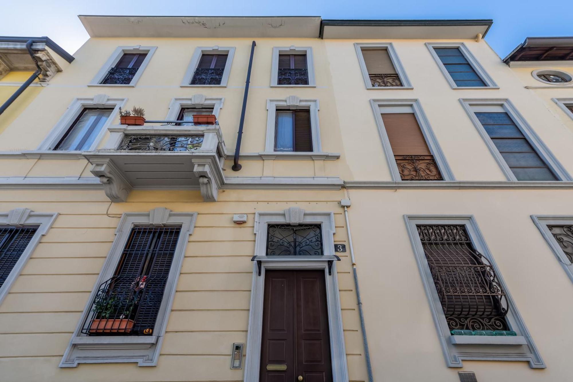 Loreto - And Quiet Milan